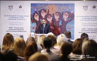 Nikol Pashinyan a prononcé un discours au Forum de l'Association internationale des femmes entrepreneurs