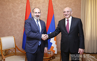 Nikol Pashinyan meets with Bako Sahakyan in Stepanakert