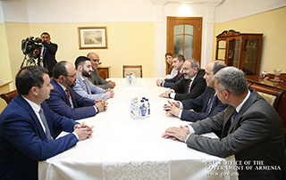 Վարչապետը մասնակցել է ԵԱՏՄ անդամ երկրների ղեկավարների պաշտոնական ճաշին և հանդիպել է հայ գործարարների հետ