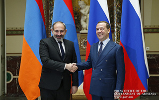 Le Président du gouvernement de la Fédération de Russie Dmitri  Medvedev a félicité le Premier ministre arménien Nikol Pashinyan à l’occasion  de  son anniversaire