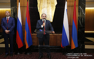 « Les Arméniens doivent obtenir de grands succès en Arménie,  où il y a maintenant des possibilités illimitées »; Le Premier ministre a rencontré les représentants de la communauté arménienne de Saint-Pétersbourg