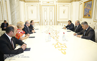 PM receives Armenian Missionary Association of America’s executive director