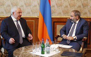 Նիկոլ Փաշինյանն ընդունել է Յուրի Խաչատուրովին