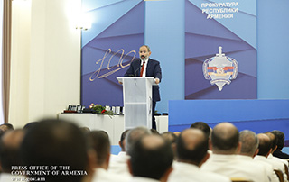 “Every Armenian citizen should rest assured that people wearing this uniform and these shoulder straps serve the right of each citizen” - PM attends gala event on Prosecutor’s Day

