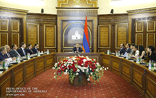  Le Premier ministre a tenu une réunion  sur le développement de l'Aviation civile en Arménie