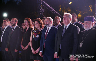 Nikol Pashinyan, Anna Hakobyan attend Yerevan Youth Symphony Orchestra concert

