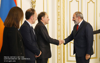 Премьер-министр принял сопредседателя Координационного совета армянских организаций Франции Ара Тораняна