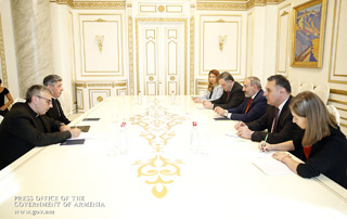 Le Premier ministre et le nonce apostolique du Saint-Siège ont discuté des questions liées au développement des relations Arménie-Vatican