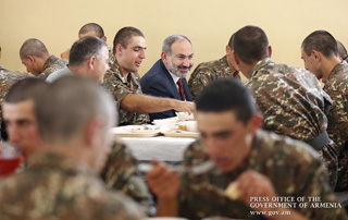 « L'armée arménienne devrait être l'armée  la plus apte au combat et la plus intellectuelle  de la région »; Le Premier ministre a pris connaissance du  nouveau régime alimentaire des militaires