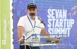 “Our goal is to make the startup a dominant mindset in Armenia” - PM meets with Sevan Startup Summit-2009 participants