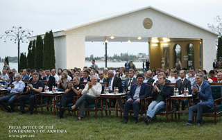 PM attends cultural program held on sidelines of Eurasian Intergovernmental Council meeting

