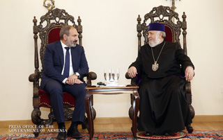 Le Premier ministre Nikol Pashinyan a félicité Sa Sainteté Garéguine II  