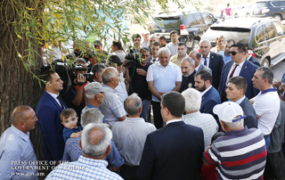 Le Premier ministre a rencontré des habitants des communes de Saravan et de Goraïk 