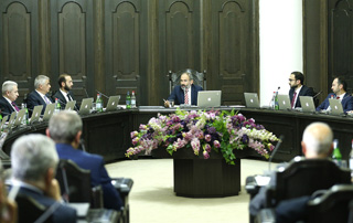 Government holds extraordinary meeting