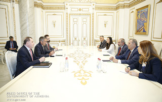 Le Premier ministre  a reçu  une délégation dirigée par le vice-président de la compagnie Boeing International  
