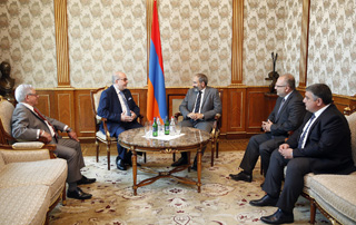 Վարչապետն ընդունել է ՀՄԸՄ կենտրոնական վարչության անդամներին