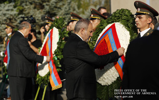 Le Premier ministre  rend hommage à la mémoire des Arméniens qui ont sacrifié leur vie pour l'indépendance de la Patrie