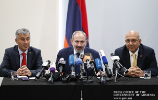 Conférence de presse du Premier ministre Nikol Pashinyan à Los Angeles