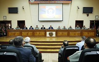 Премьер-министр представил высшему офицерскому составу новоназначенного начальника генерального штаба ВС Артака Давтяна