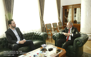 Le Premier ministre  et Alexis Ohanian ont discuté des questions liées au  développement du secteur des technologies de l'information en Arménie