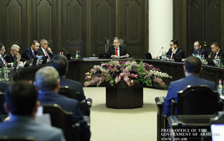 Nikol Pashinyan: « L’une des questions les plus importantes à l’ordre du jour du gouvernement est le développement de la bourse des valeurs »

