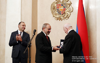 Премьер-министр наградил  Никиту Симоняна орденом “За заслуги перед Отечеством” 1-й степени