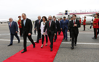 Возглавляемая Николом Пашиняном правительственная делегация прибыла в Тбилиси