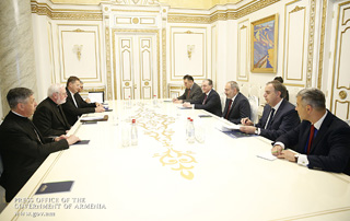Премьер-министр принял секретаря по отношениям с государствами Святого Престола Пола Ричарда Галлахера