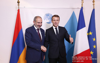 Entretien de Nikol Pashinyan avec Emmanuel Macron en marge du Forum de Paris sur la Paix 