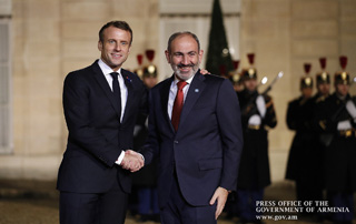 Visite de travail de Nikol Pashinyan en France; Le Premier ministre a pris part au feuxième  Forum de Paris sur la Paix  et à la 40e  session de la Conférence générale de L'UNESCO