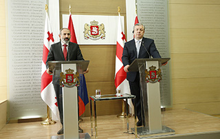 Никол Пашинян и Гиорги Квирикашвили выступили с заявлениями для СМИ