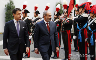 Des pourparlers de haut niveau entre les Premiers ministres d'Arménie et d'Italie se sont tenus à Rome; Un large éventail de questions d'ordre du jour bilatéral et multilatéral ont été discutées