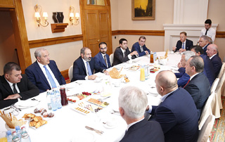 Премьер-министр в Тбилиси встретился с местными предпринимателями