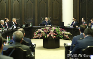 Правительство планирует поэтапно перейти на безналичную систему выплаты пенсий и пособий по уходу