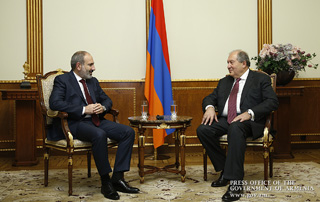 Никол Пашинян и Армен Саркисян обсудили вопросы развития страны