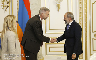 Премьер-министр обсудил с региональным директором ВБ повестку сотрудничества