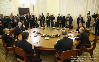  Nikol Pashinyan a  participé à une rencontre  informelle des chefs d'État de la CEI à Saint-Pétersbourg