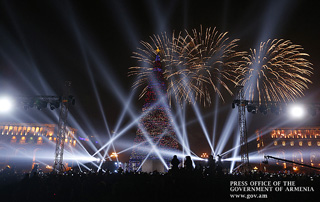  Nikol Pashinyan était présent à la cérémonie d'illumination du grand sapin de Noël