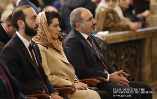   Nikol Pashinyan et son épouse ont assisté à la messe de l'Epiphanie et de Noël 