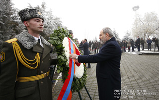 Премьер-министр воздал дань уважения памяти жертв армянских погромов в Баку