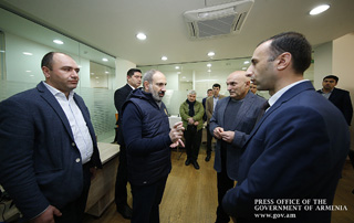 Премьер-министр ознакомился с деятельностью фонда CARD и подчеркнул важность распространения знаний о ведении современного сельского хозяйства