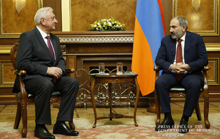Le Premier ministre Nikol Pashinyan et Mikhaïl Myasnikovitch ont  discuté des questions liées au développement de la coopération au sein de l'UEEA