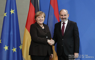 Le Forum économique d'octobre a ouvert une nouvelle direction dans les relations arméno-allemandes; Nikol Pashinyan et Angela Merkel ont fait des déclarations aux représentants des médias