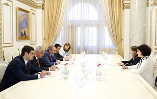 Премьер-министр Пашинян принял постоянного представителя МВФ в Армении