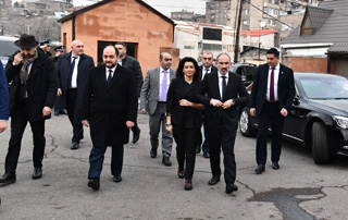 Nikol Pashinyan attends memorial service for Yervand Manaryan