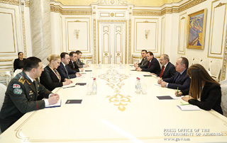 Le Premier ministre Pashinyan a reçu le Ministre géorgien de la Défense