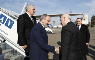 Премьер-министр с официальным визитом прибыл в Грузию
