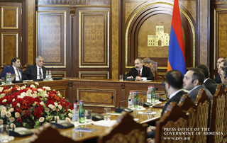 « Nous devons trouver de nouvelles opportunités qui changeront considérablement la situation économique et la position économique de l'Arménie dans le monde »; Des mesures anti-crise  en matière économique ont été discutées au gouvernement