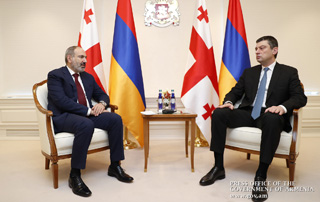 Nikol Pashinyan holds phone conversation with Giorgi Gakharia