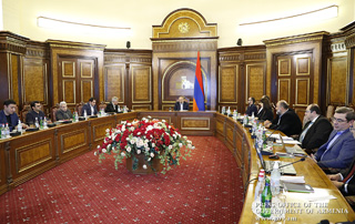 Обсуждены меры по предоставлению единовременной помощи отдельным социальным группам